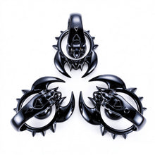 Afbeelding in Gallery-weergave laden, Black scorpion chastity cage front and side angles on white background