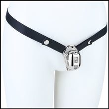 Afbeelding in Gallery-weergave laden, Side mannequin view of Yaokai chastity cage with strap