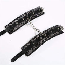 Load image into Gallery viewer, Sexy Leopard Print Furry Handcuffs