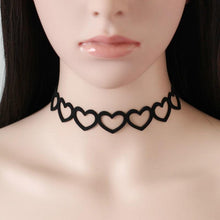 Load image into Gallery viewer, Velvet Heart Choker