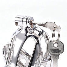 Lade das Bild in den Galerie-Viewer, Mamba chastity cage lock and key detail
