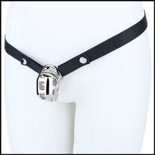 Afbeelding in Gallery-weergave laden, Front mannequin view of Yaokai chastity cage with strap
