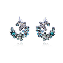 Load image into Gallery viewer, &quot;Scarlett&quot; Clip on Earrings
